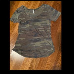 Z-supply V neck camo shirt
